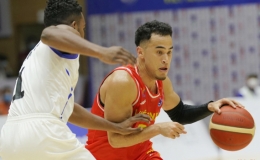 Đội tuyển b&oacute;ng rổ nam lội ngược d&ograve;ng ngoạn mục trước Singapore