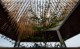 Nh&agrave; ống 'ốp vỏ tre'