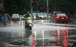 Từ đ&ecirc;m 14/5, kh&ocirc;ng kh&iacute; lạnh sẽ g&acirc;y mưa lớn ở Bắc Bộ