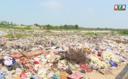  Hưng H&agrave;: Qu&aacute; tải r&aacute;c thải n&ocirc;ng th&ocirc;n  