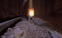 Kỳ quan đường hầm xuy&ecirc;n n&uacute;i dẫn nước lũ 2.000 năm tuổi