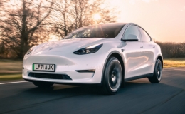 Lần đầu ti&ecirc;n xe điện b&aacute;n chạy nhất thế giới