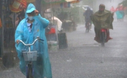 Nhiều khu vực tr&ecirc;n cả nước c&oacute; mưa d&ocirc;ng về chiều tối, c&oacute; nơi mưa to