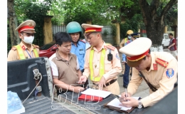  Xử phạt hơn 80 triệu đồng đối với xe &ocirc; t&ocirc; vận tải h&agrave;nh kh&aacute;ch