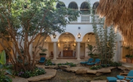 B&ecirc;n trong khu nghỉ dưỡng đắt nhất nước Mỹ