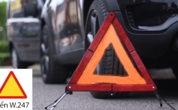 Dừng đỗ xe tr&ecirc;n đường, đặt biển cảnh b&aacute;o sao cho đ&uacute;ng?