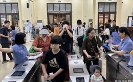 Đường sắt c&ocirc;ng bố &ldquo;đường d&acirc;y n&oacute;ng&rdquo; tiếp nhận th&ocirc;ng tin sự cố