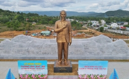 Kh&aacute;nh th&agrave;nh Tượng đ&agrave;i B&aacute;c Hồ tại Ph&uacute; Quốc