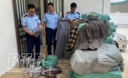 Tịch thu 1.000 chiếc &aacute;o chống nắng kh&ocirc;ng r&otilde; nguồn gốc xuất xứ