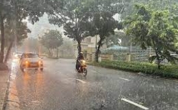 Tin mưa d&ocirc;ng v&agrave; cảnh b&aacute;o mưa lớn cục bộ, lốc, s&eacute;t, gi&oacute; giật mạnh tại Th&aacute;i B&igrave;nh