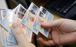 Từ ng&agrave;y 1/7, người từ đủ 6 tuổi trở l&ecirc;n phải thu nhận v&acirc;n tay, mống mắt khi l&agrave;m thẻ căn cước