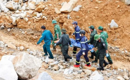 Bộ Nội vụ y&ecirc;u cầu 'siết' an to&agrave;n lao động trong m&ugrave;a mưa b&atilde;o