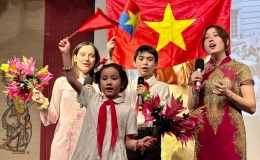 Kiều b&agrave;o tại Ph&aacute;p tự h&agrave;o chứng kiến qu&ecirc; hương ph&aacute;t triển sau thống nhất đất nước