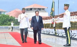 Lễ đ&oacute;n ch&iacute;nh thức Thủ tướng Phạm Minh Ch&iacute;nh v&agrave; Phu nh&acirc;n c&ugrave;ng Đo&agrave;n đại biểu cấp cao Việt Nam thăm ch&iacute;nh thức Malaysia