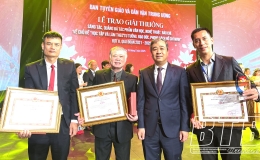 Th&aacute;i B&igrave;nh c&oacute; 3 t&aacute;c phẩm nghệ thuật đạt giải thưởng s&aacute;ng t&aacute;c về chủ đề &ldquo;Học tập v&agrave; l&agrave;m theo tư tưởng, đạo đức, phong c&aacute;ch Hồ Ch&iacute; Minh&rdquo;