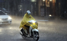 Thời tiết đ&ecirc;m 21/5: Đề ph&ograve;ng khả năng lốc, s&eacute;t, mưa đ&aacute; ở nhiều khu vực