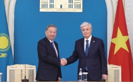 Tổng B&iacute; thư T&ocirc; L&acirc;m chứng kiến Lễ trao c&aacute;c văn kiện hợp t&aacute;c Việt Nam-Kazakhstan