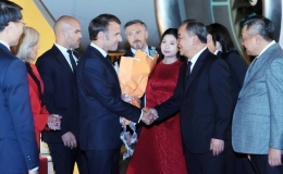 Tổng thống Ph&aacute;p Emmanuel Macron đến H&agrave; Nội, bắt đầu thăm cấp Nh&agrave; nước tới Việt Nam