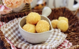  L&agrave;m m&oacute;n b&aacute;nh dừa 