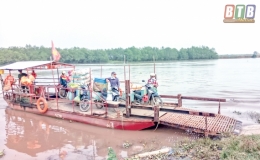 Vẫn phớt lờ quy định mặc &aacute;o phao cứu sinh khi đi đ&ograve;