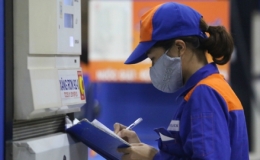 Giữ nguy&ecirc;n gi&aacute; b&aacute;n lẻ xăng dầu