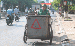 Những người lao động dưới nắng n&oacute;ng tr&ecirc;n 40 độ