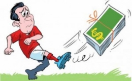 Chơi b&oacute;ng một chạm như... lương kh&ocirc;ng được giữ l&acirc;u