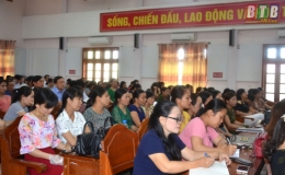 Hưng H&agrave;: tổ chức lớp bồi dưỡng cập nhật kiến thức v&agrave; th&ocirc;ng tin thời sự d&agrave;nh cho c&aacute;n bộ quản l&yacute; gi&aacute;o dục v&agrave; gi&aacute;o vi&ecirc;n