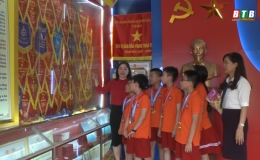 Trường Tiểu học L&ecirc; Hồng Phong gi&agrave;nh C&uacute;p bạc đồng đội To&aacute;n tuổi thơ to&agrave;n quốc 