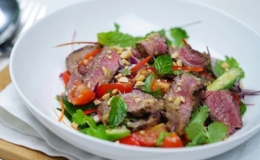 C&aacute;ch l&agrave;m salad b&ograve; vị chua cay