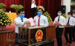 Đồng ch&iacute; Nguyễn Tiến Th&agrave;nh, Ph&oacute; B&iacute; thư thường trực Tỉnh ủy, Chủ tịch HĐND tỉnh kh&oacute;a XVI được bầu tiếp tục giữ chức Chủ tịch HĐND tỉnh kh&oacute;a XVII