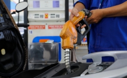 Gi&aacute; xăng, dầu đồng loạt tăng