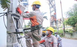 Giảm gi&aacute; điện, giảm tiền điện cho kh&aacute;ch h&agrave;ng bị t&aacute;c động của dịch Covid-19