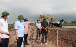 Kiểm tra một số c&ocirc;ng tr&igrave;nh ph&ograve;ng, chống lụt b&atilde;o tr&ecirc;n địa b&agrave;n huyện Th&aacute;i Thụy