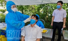 Test nhanh s&agrave;ng lọc SARS-CoV-2 cho c&ocirc;ng nh&acirc;n khu c&ocirc;ng nghiệp Tiền Hải