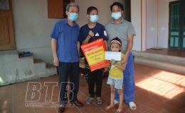 Trao 670 suất qu&agrave; nh&acirc;n th&aacute;ng h&agrave;nh động v&igrave; trẻ em