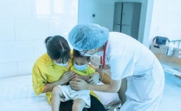 Bảo vệ sức khỏe khi thời tiết nắng n&oacute;ng k&eacute;o d&agrave;i