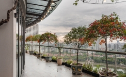 Căn penhouse mọi ph&ograve;ng đều nh&igrave;n ra ban c&ocirc;ng