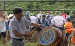 Độc đ&aacute;o lễ hội đ&aacute;nh bắt c&aacute; Đồng Hoa