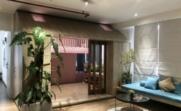 Dựng nh&agrave; gỗ cho con g&aacute;i trong chung cư hiện đại