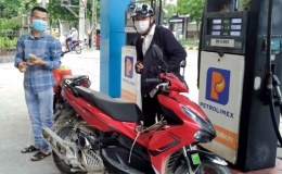 Gi&aacute; xăng, dầu tăng cuộc sống th&ecirc;m kh&oacute; khăn