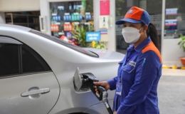 Gi&aacute; xăng tăng l&ecirc;n gần 33.000 đồng một l&iacute;t