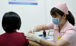 Khẩn trương tiếp nhận vaccine COVID-19 được ph&acirc;n bổ để ti&ecirc;m mũi 3, mũi 4, ti&ecirc;m cho trẻ từ 5 - dưới 12 tuổi