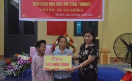 Kh&aacute;nh th&agrave;nh m&aacute;i ấm t&igrave;nh thương cho phụ nữ ngh&egrave;o tại x&atilde; Đ&ocirc;ng H&ograve;a