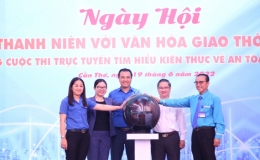 Khởi động cuộc thi ''T&igrave;m hiểu kiến thức về an to&agrave;n giao th&ocirc;ng''