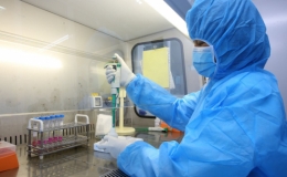 WHO v&agrave; Bộ Y tế khuyến c&aacute;o người d&acirc;n khẩn trương ti&ecirc;m liều nhắc lại vaccine ph&ograve;ng COVID-19