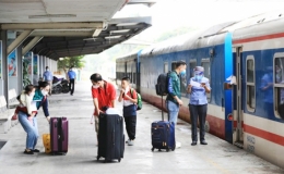 Giảm 10% gi&aacute; v&eacute; t&agrave;u cho học sinh đi thi, nhập học năm 2023