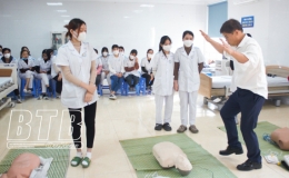 Hợp t&aacute;c quốc tế - tăng cơ hội việc l&agrave;m cho sinh vi&ecirc;n