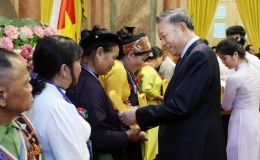 Chủ tịch nước T&ocirc; L&acirc;m gặp mặt người c&oacute; uy t&iacute;n ti&ecirc;u biểu trong đồng b&agrave;o d&acirc;n tộc