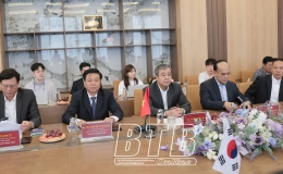 Đo&agrave;n nh&agrave; b&aacute;o H&agrave;n Quốc thăm v&agrave; l&agrave;m việc tại khu c&ocirc;ng nghiệp Li&ecirc;n H&agrave; Th&aacute;i